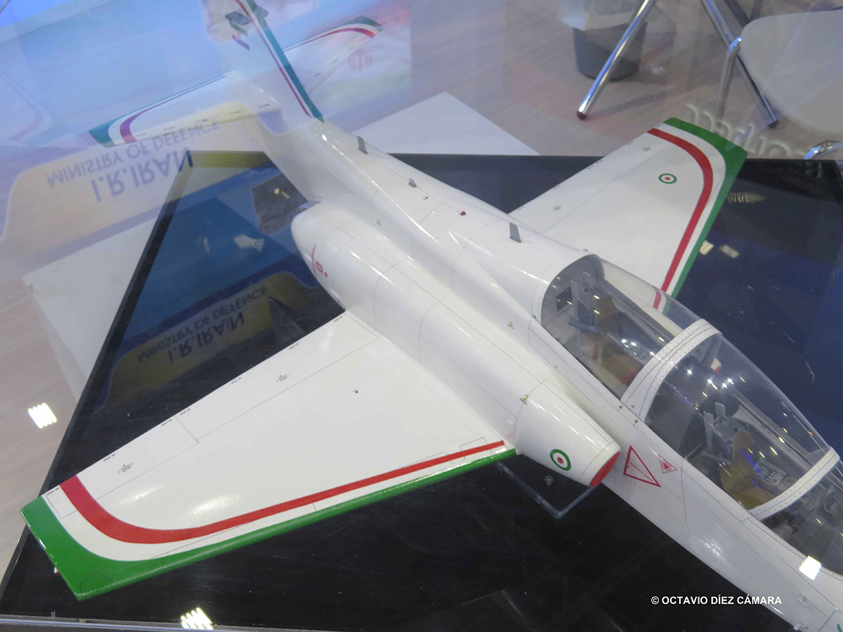 Las formas del fuselaje y de las alas del reactor de adiestramiento iraní Yasin son casi idénticas a las del Aviojet. (Octavio Díez Cámara)